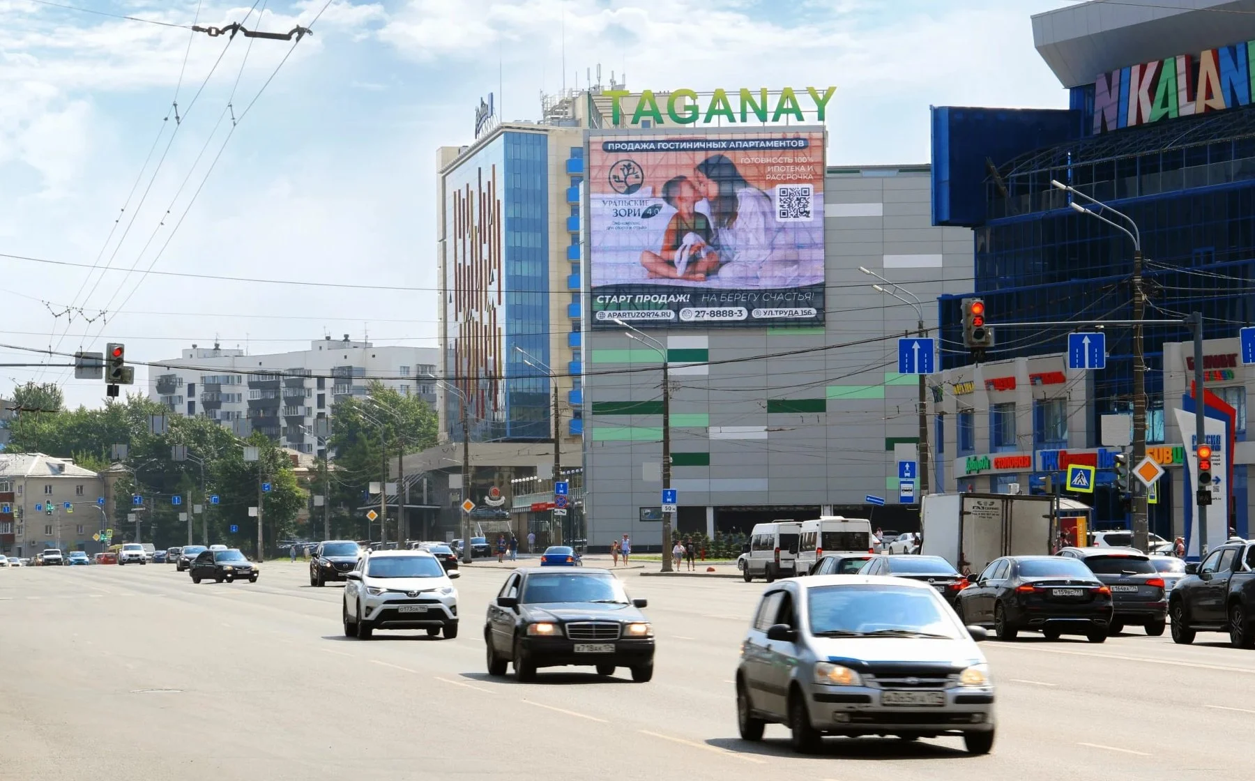 Медиафасад на торговом комплексе Таганай