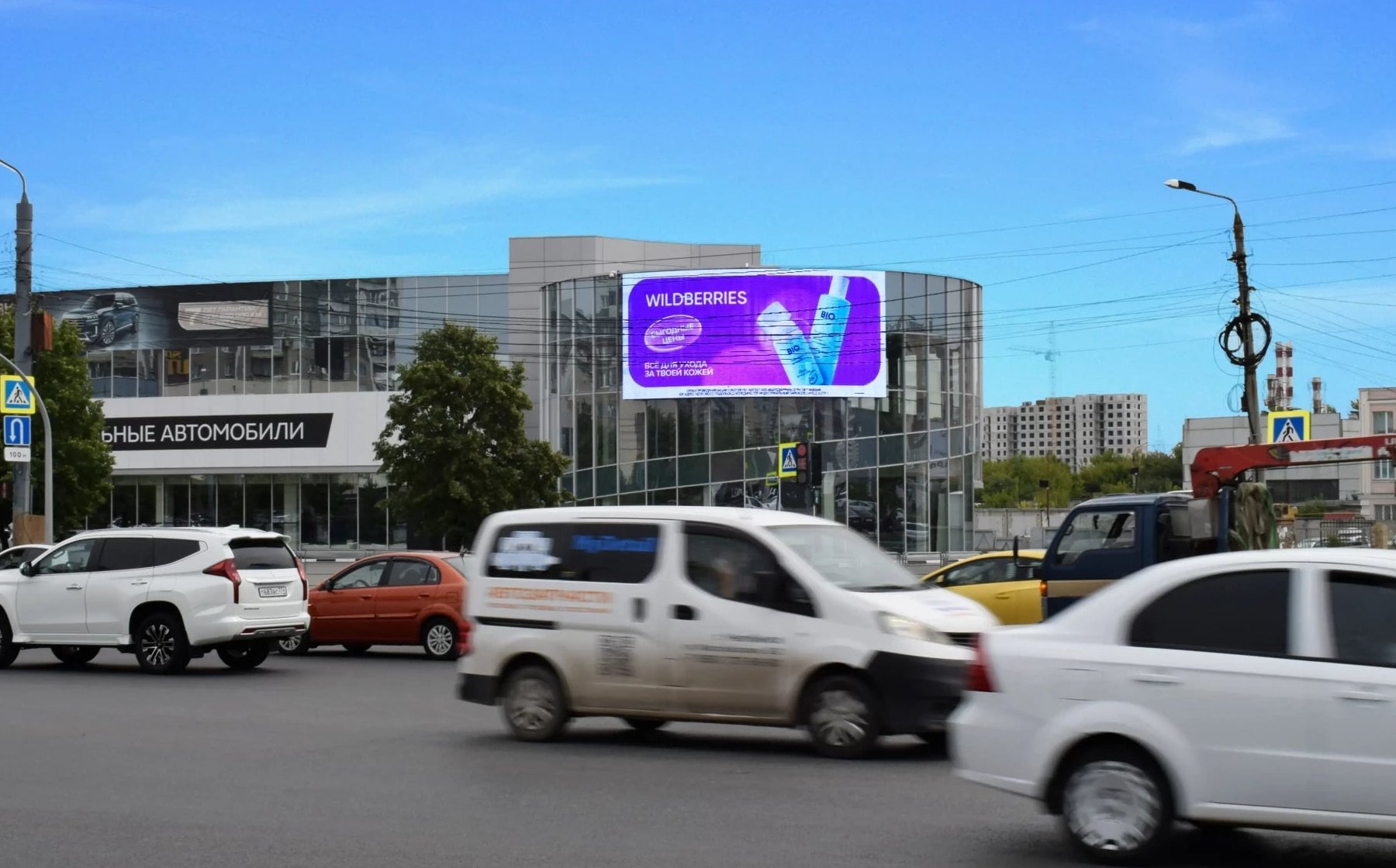 светодиодный медиафасад для компании “Планета Авто”.