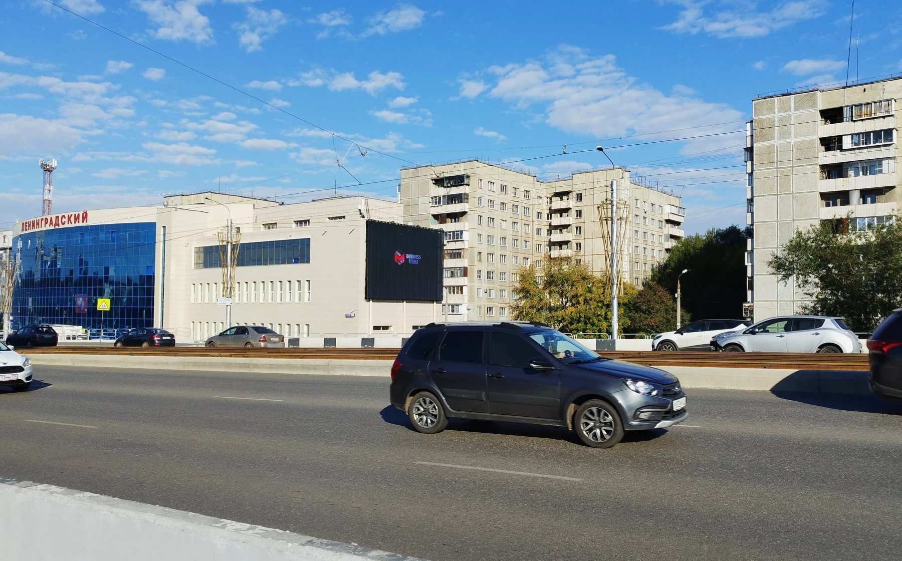 Установленный рекламный экран