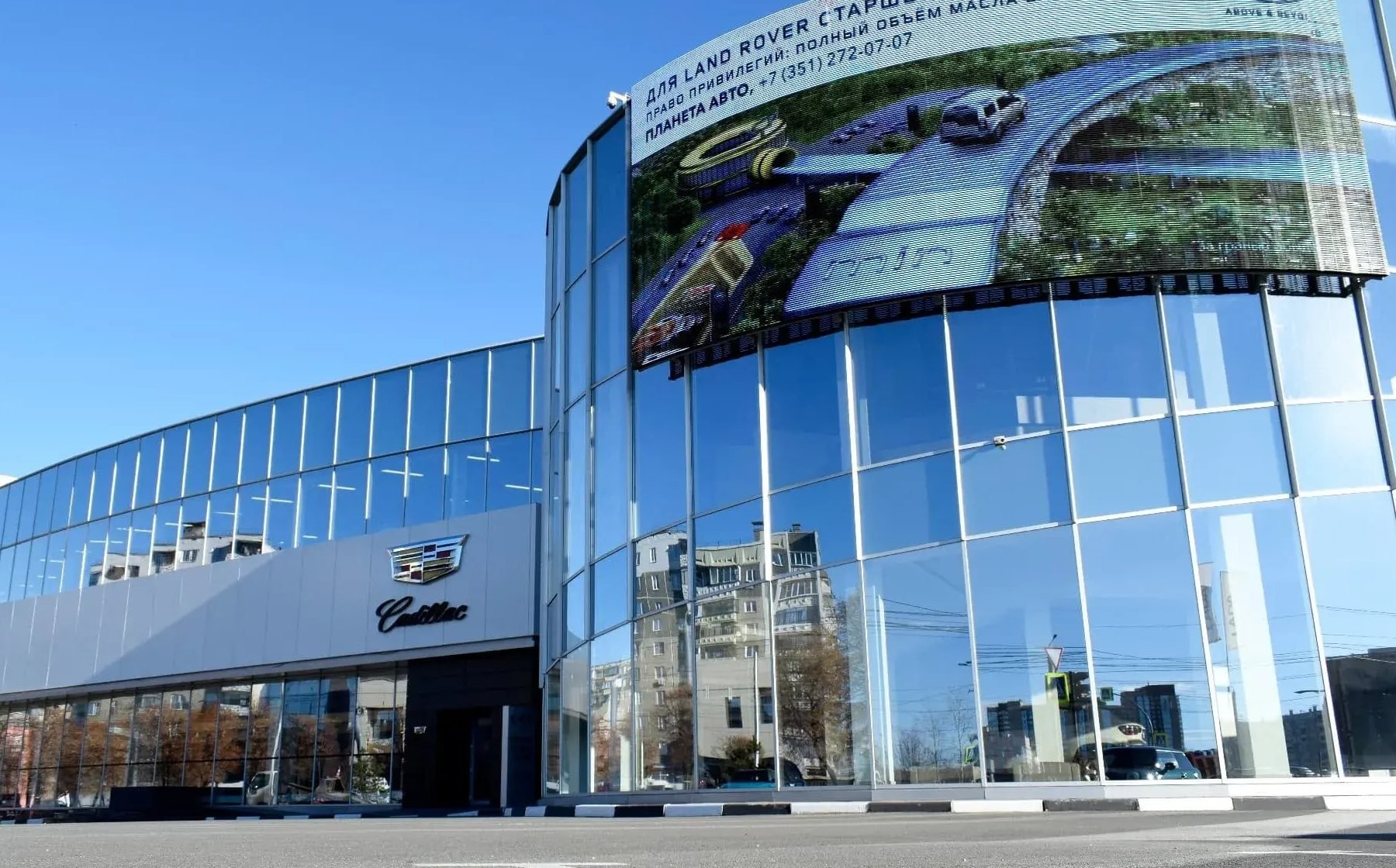 светодиодный медиафасад для компании “Планета Авто”.