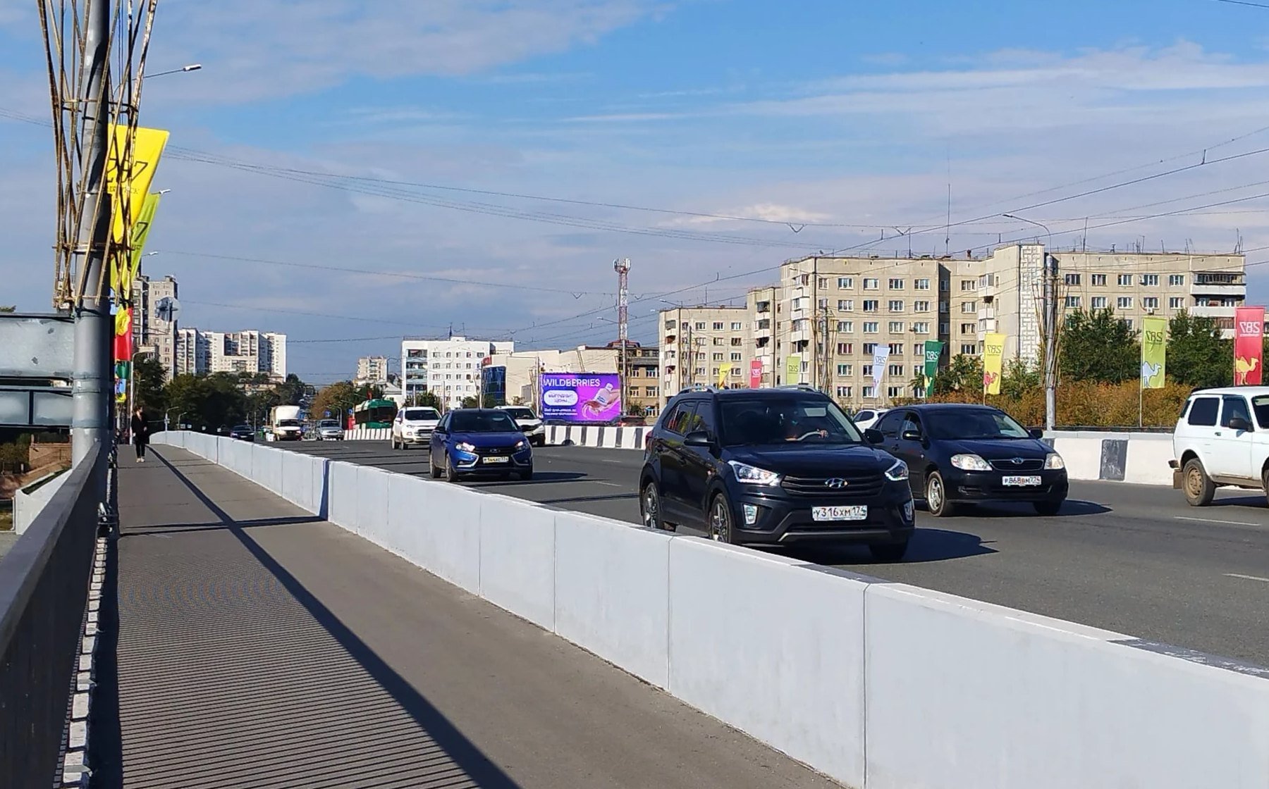 Установленный рекламный экран