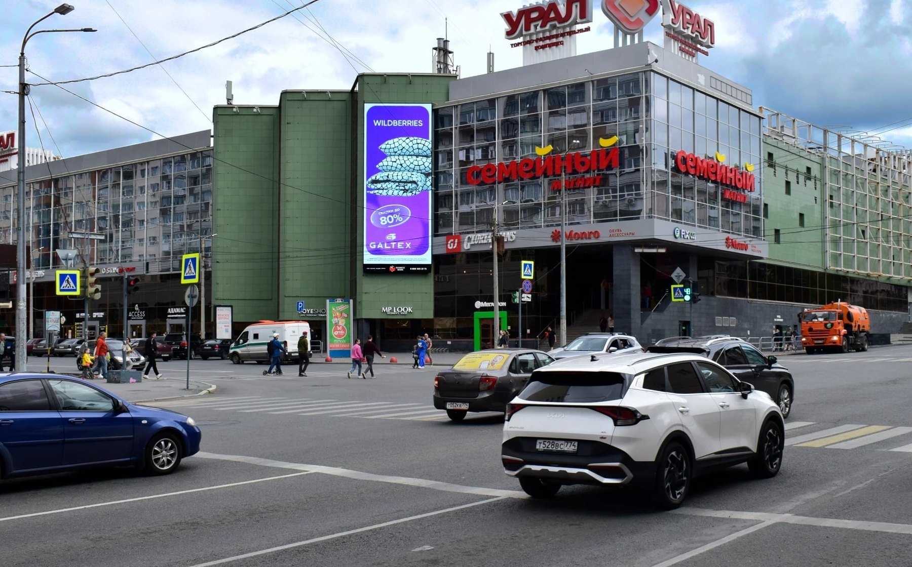 Медиафасад на ТРК УРАЛ